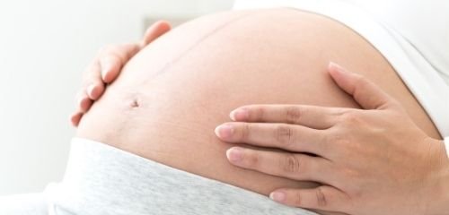 Защо сърби коремът по време на бременност?